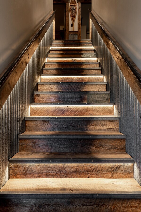 Staircase - The Adventure Inn Yellowstone (West Yellowstone)