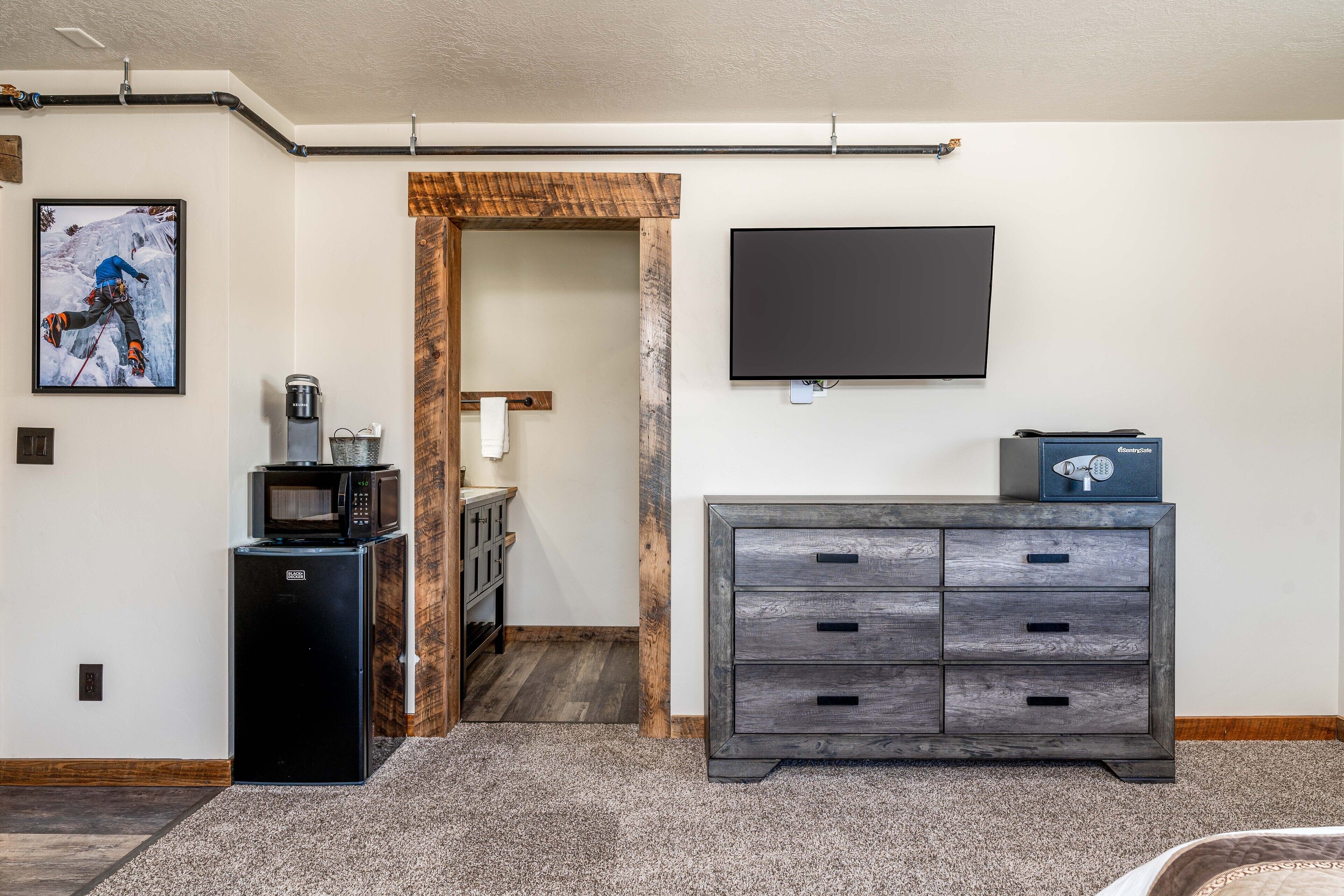 the glacier | down duvets, in-room safe, individually decorated