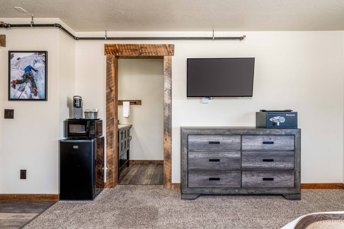 the glacier | down duvets, in-room safe, individually decorated