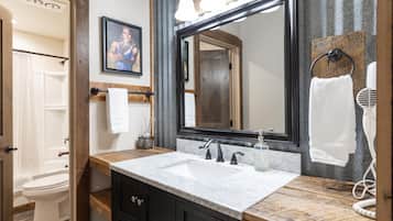 The Absaroka | Bathroom | Combined shower/bathtub, hair dryer, towels, soap