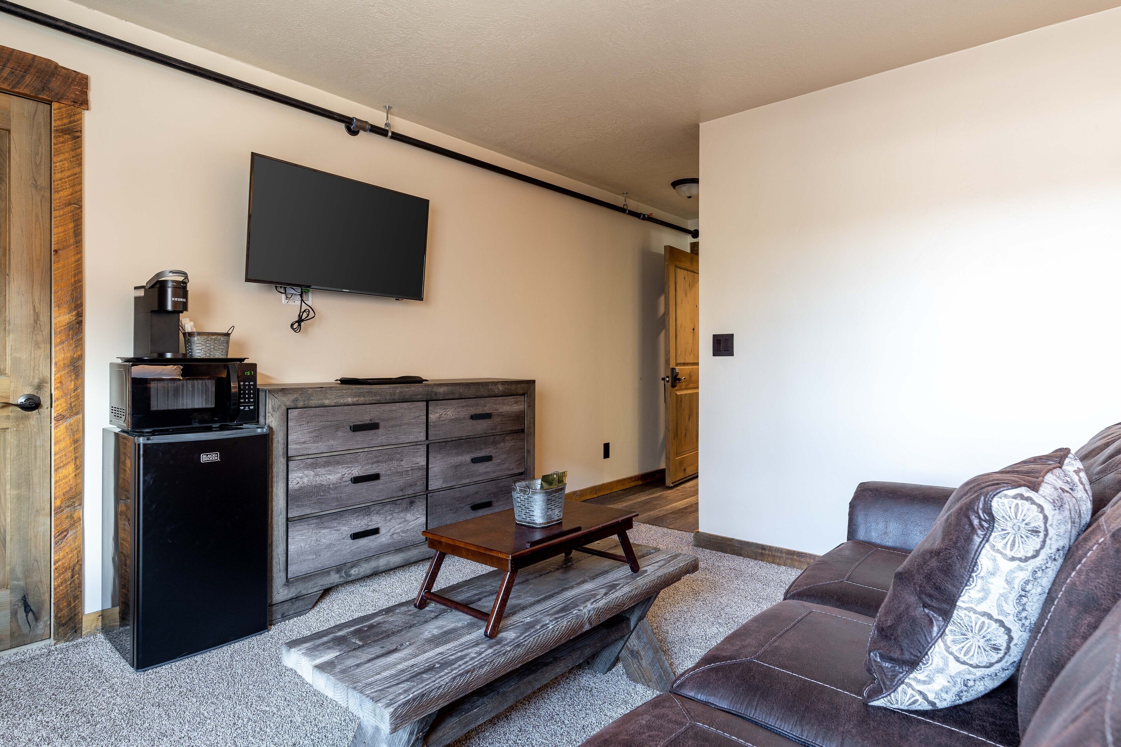 the absaroka | down duvets, in-room safe, individually decorated