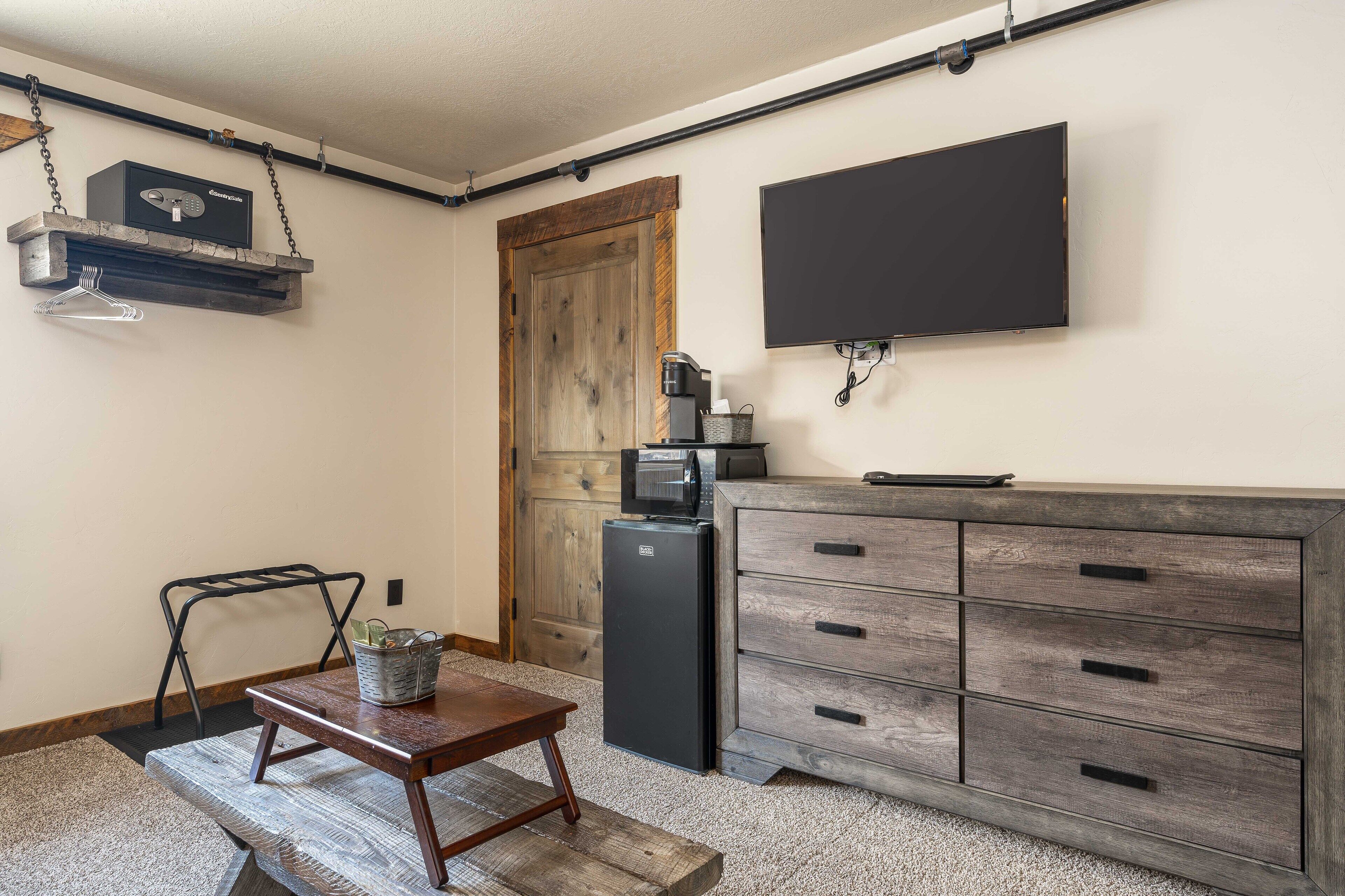 the absaroka | down duvets, in-room safe, individually decorated