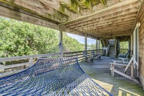 Terrace/patio - Tar Valier | 1775 ft from the beach | Dog Friendly, Private Pool, Hot Tub | Duck (Duck)