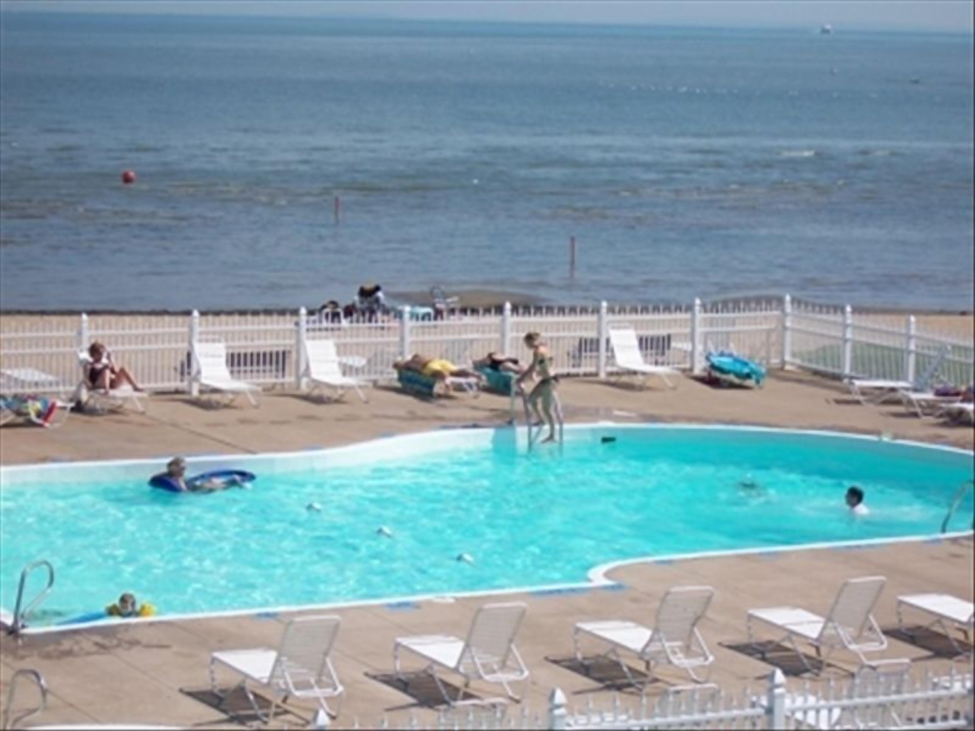 Fantastic View Waterfronts Condo Pool Beach Jet Express All Tile Updated Condo