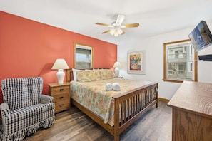 6 bedrooms, WiFi, bed sheets