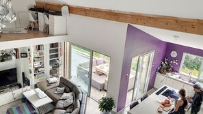 Télévision à écran plat, chaîne hi-fi