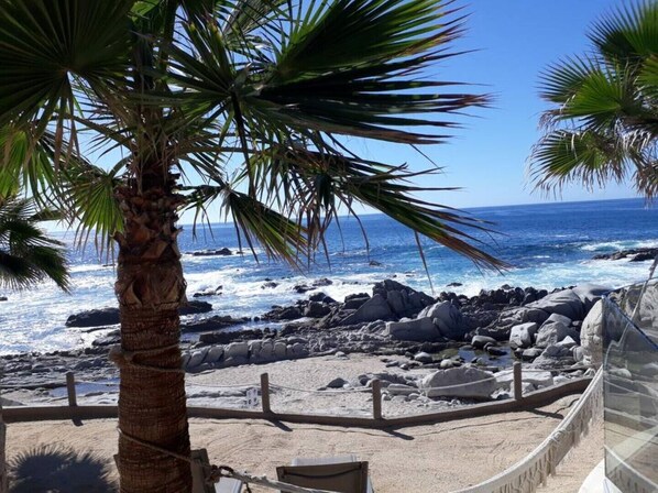 Beach nearby, sun-loungers, beach towels