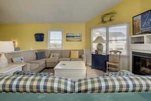 Televisión y chimenea 