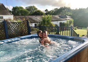 Outdoor spa tub