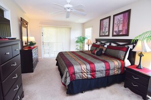 4 bedrooms, iron/ironing board, WiFi, bed sheets - Smart HDTVs, Largest Regal Palms 4 bed/3.5 bath End Unit 1856 SqFt, Disney Close (DAVENPORT)