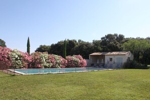 حمّام سباحة خارجي