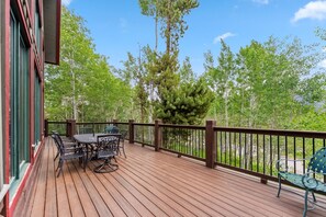 Outdoor dining - Stunning 5BR Family Lodge—Hot Tub, Huge Deck & Mountain Views (Silverthorne)