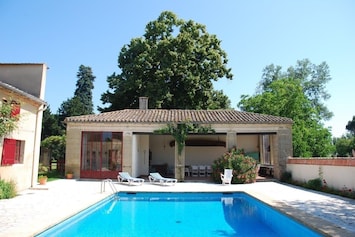La piscine et la serre