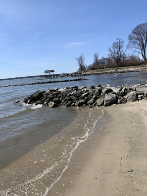 Beach nearby, beach towels - Adorable waterside cottage with pool Beach community (Edgewater)