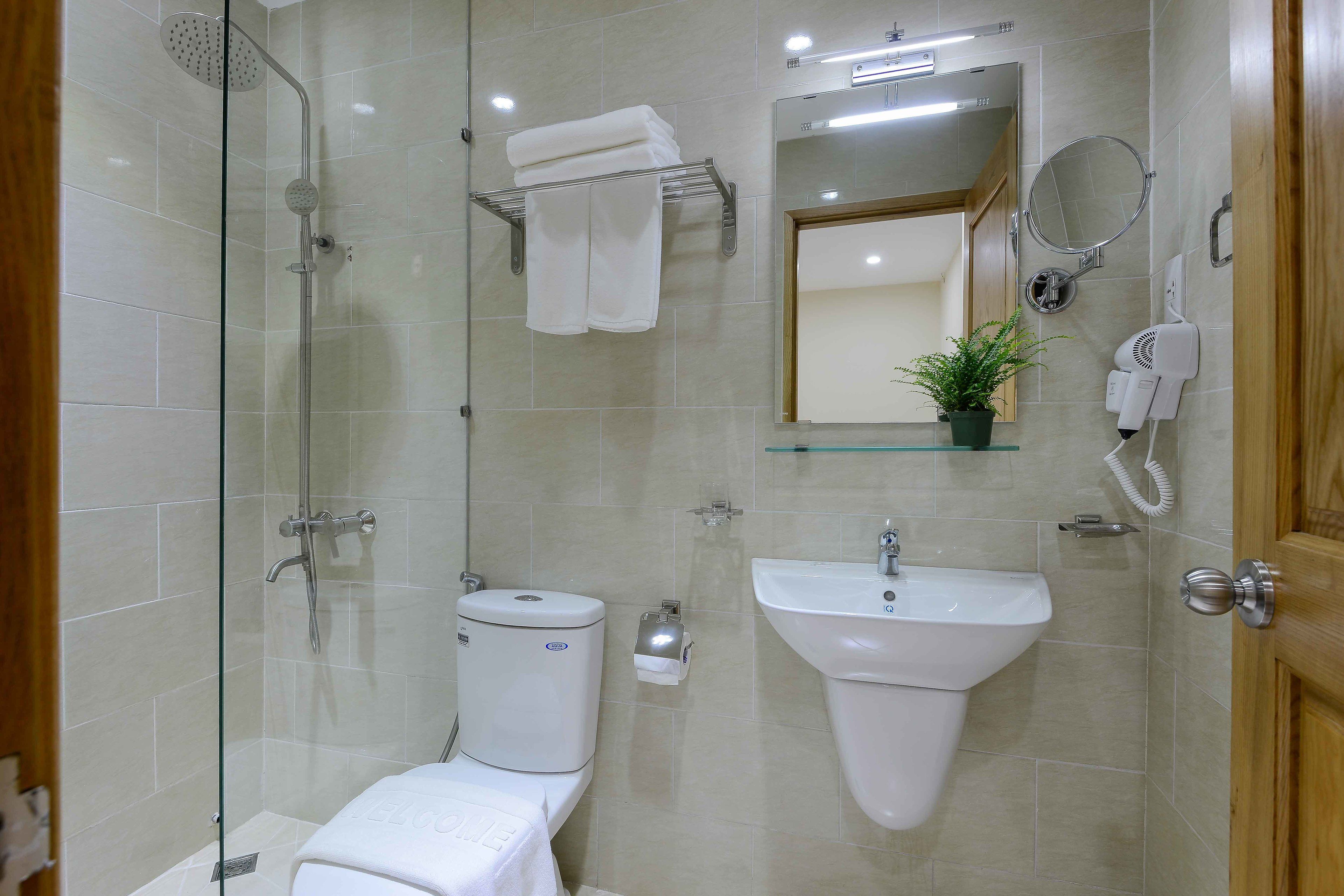 superior double room, no windows | bathroom | shower, rainfall showerhead, free toiletries, hair dryer