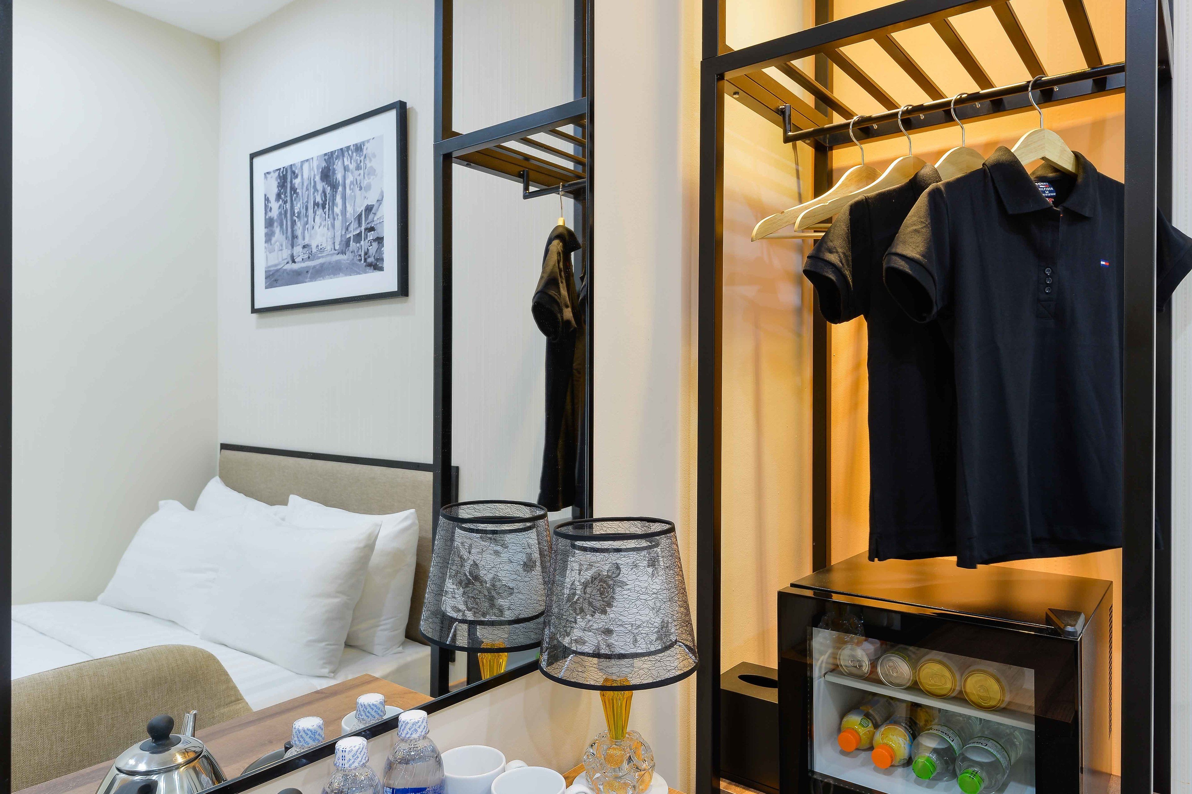 budget single room, no window | premium bedding, in-room safe, laptop workspace, blackout curtains