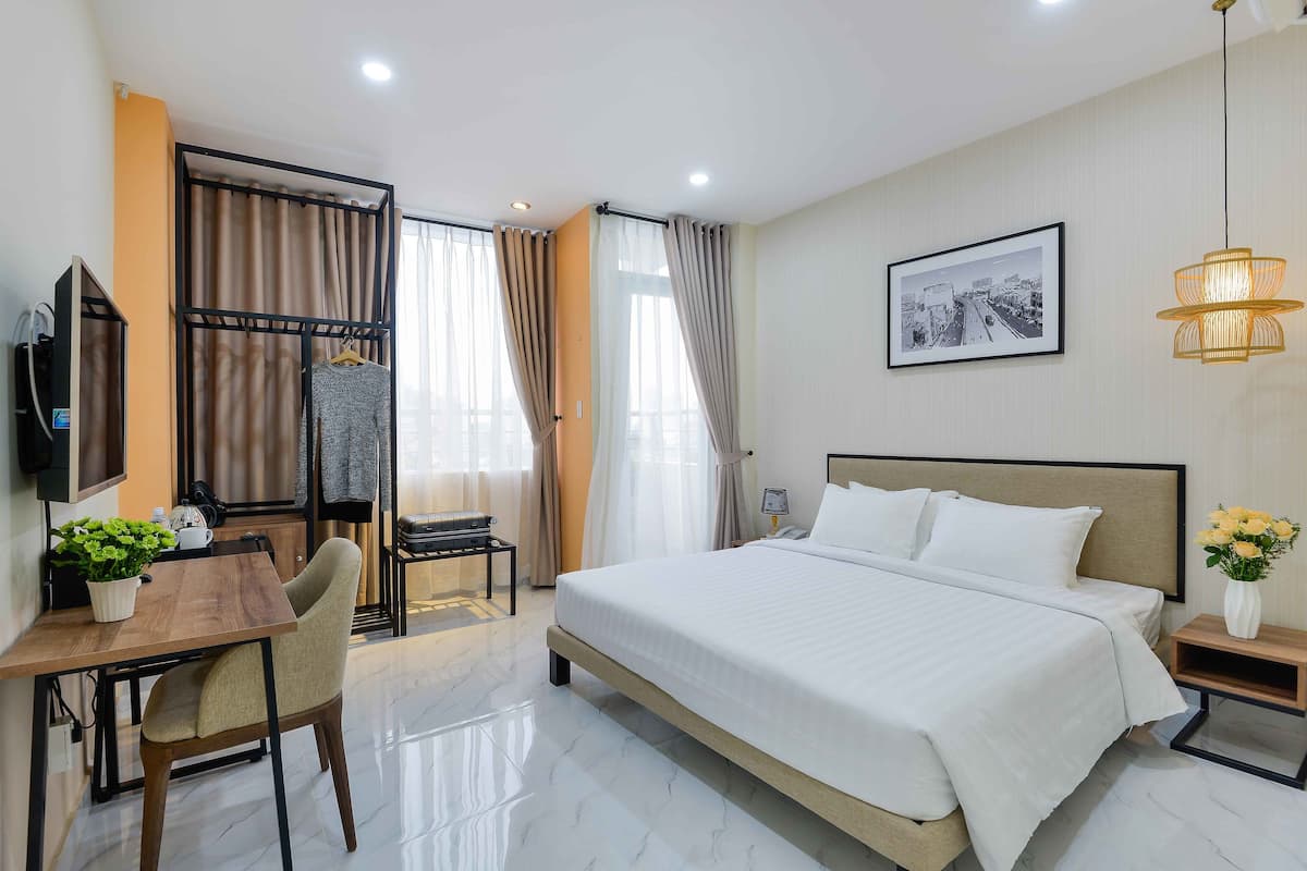 Deluxe tweepersoonskamer, 1 kingsize bed, balkon | Luxe beddengoed, een kluis op de kamer, een laptopwerkplek
