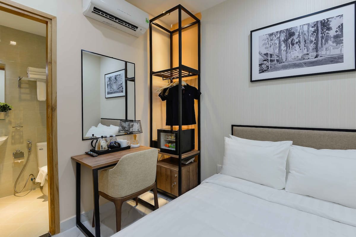 Budget Single Room, no window | Luxe beddengoed, een kluis op de kamer, een laptopwerkplek