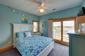 3 bedrooms, desk, iron/ironing board, free WiFi