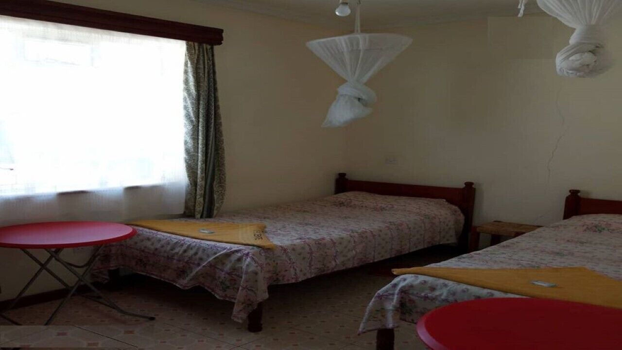 1 Schlafzimmer, Zimmersafe, Schreibtisch, Bügeleisen/Bügelbrett