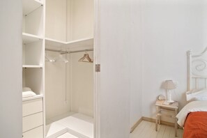 1 間睡房、熨斗/熨衫板