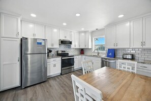 冰箱、微波炉、烤箱、炉灶