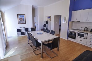 Dining - Golf and beach retreat (Collingwood Park)