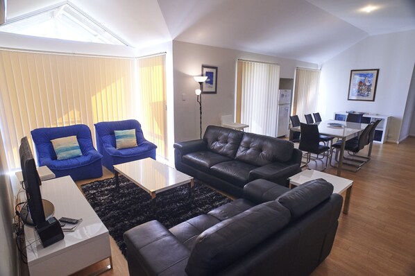 Smart TV, DVD player, stereo