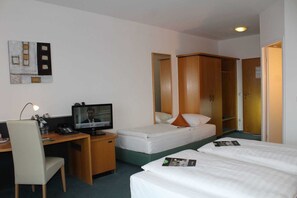 Unclassified image, 5 of 23, button - Comfort double room with extra bed - H + Hotel Erfurt (Erfurt)