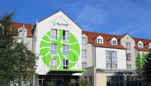 Unclassified image, 3 of 23, button - Comfort double room with extra bed - H + Hotel Erfurt (Erfurt)