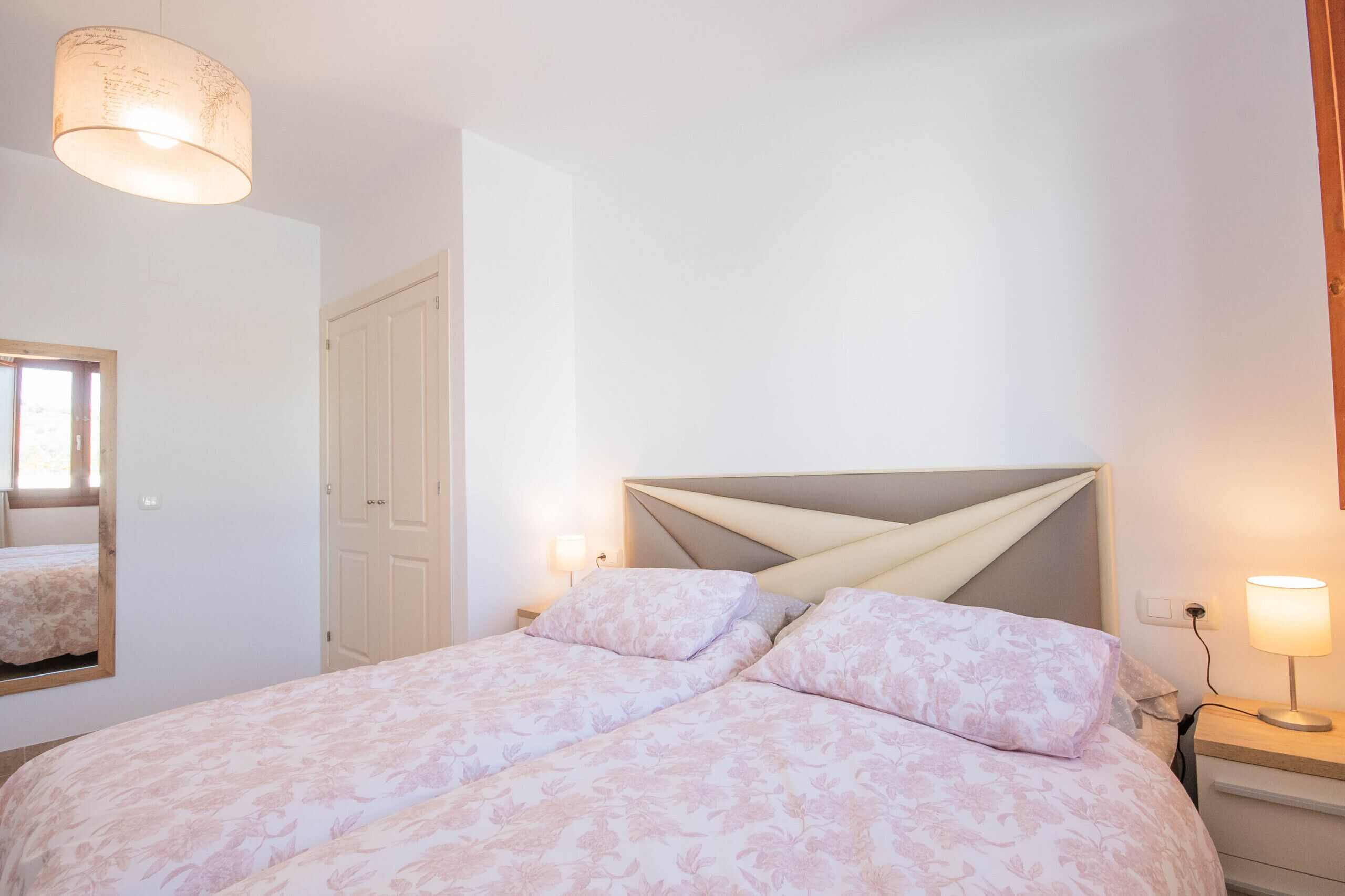 3 chambres, coffre-fort, fer et planche à repasser