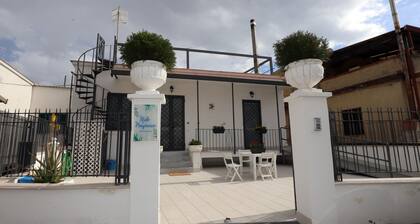 Holiday home with facilities for the disabled, private entrance, private parking