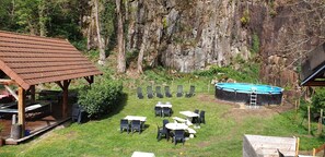 Outdoor dining - cottage 13 people with swimming pool (Le Mayet-de-Montagne)