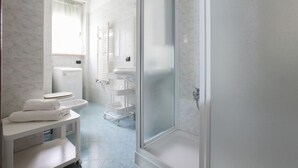 A modern bathroom with a toilet, sink, and shower. - GuestHost - NEW! Two-room apartment one step away from SAN SIRO STADIUM! (Milano)
