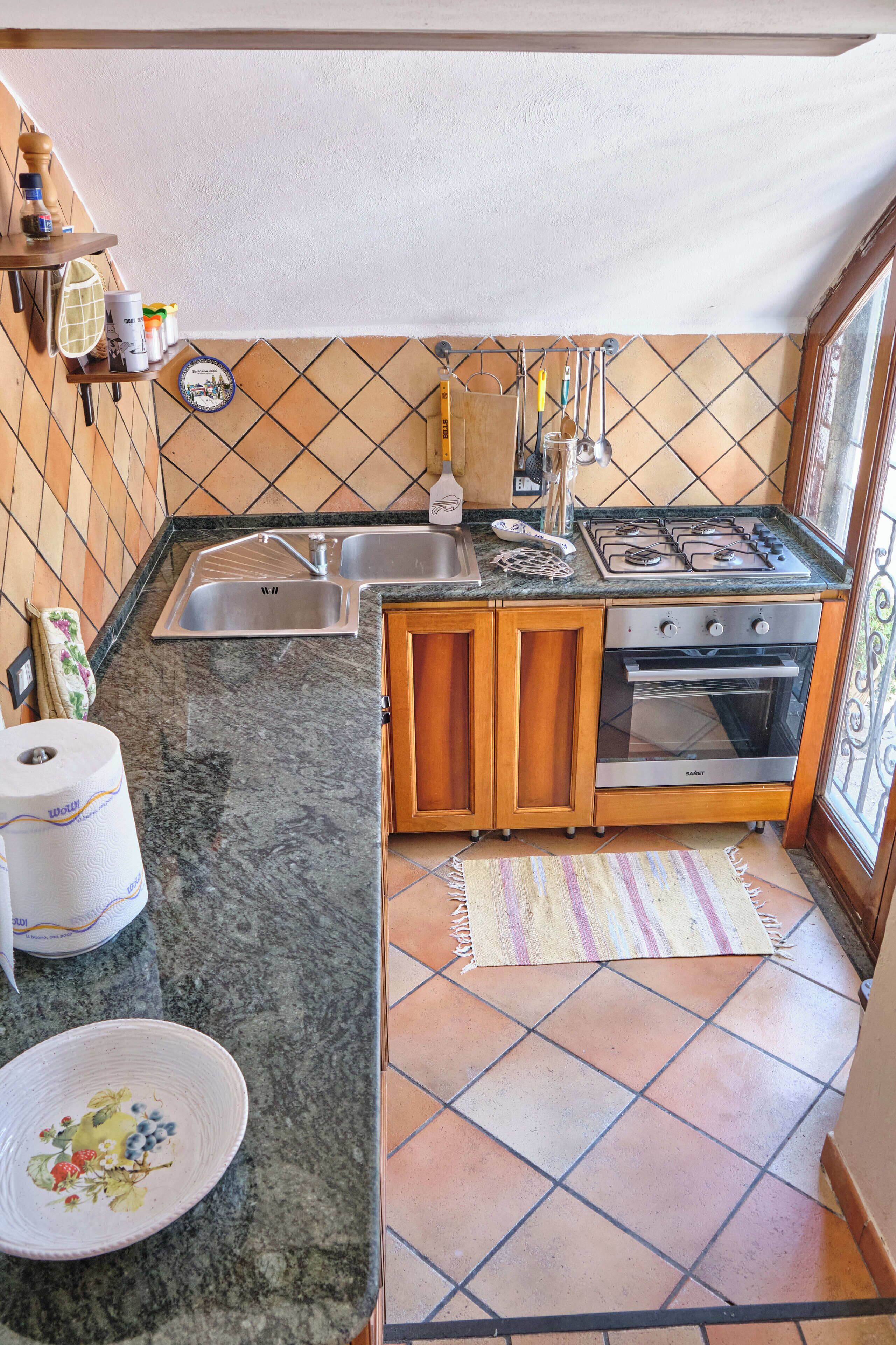 Réfrigérateur, four, plaque de cuisson, cafetière/bouilloire