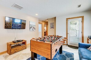 Games room - The Big Easy | 805 ft from the beach | Private Pool, Hot Tub, Dog Friendly | Duck (Duck)
