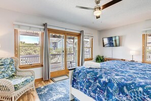 6 bedrooms, desk, Internet, bed sheets