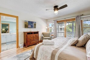 6 bedrooms, desk, Internet, bed sheets - The Big Easy | 805 ft from the beach | Private Pool, Hot Tub, Dog Friendly | Duck (Duck)