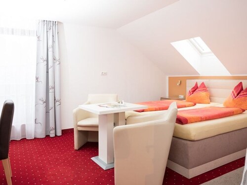 Double Room with Balcony and Garden View - Pension Irlingerhof ***