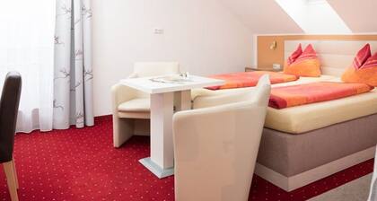 Double Room with Balcony and Garden View - Pension Irlingerhof ***