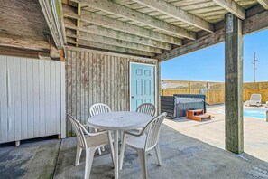 Outdoor dining - Three Little Birds | 490 ft from the beach | Private Pool, Hot Tub | Nags Head (Nags Head)