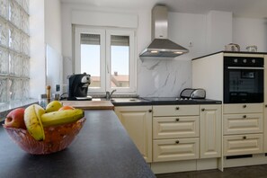 Réfrigérateur, four, plaque de cuisson, lave-vaisselle