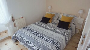 2 chambres, fer et planche à repasser