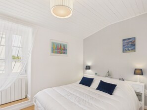 2 bedrooms, iron/ironing board, free WiFi