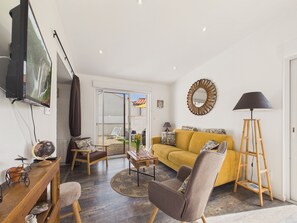 TV - Holidays for 6 in Talmont St Hilaire (Talmont-Saint-Hilaire)