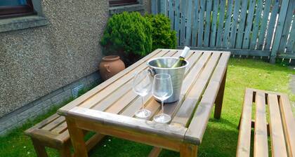 Welcomehouse is a lovely bungalow close to the beach with FREE WIFI.