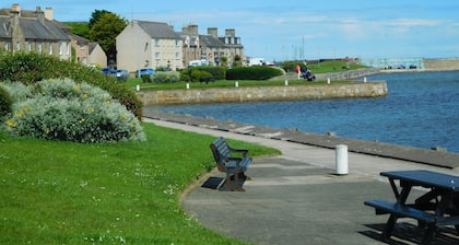 Welcomehouse is a lovely bungalow close to the beach with FREE WIFI.