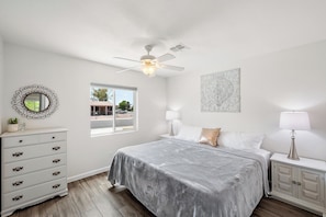 3 bedrooms, desk, iron/ironing board, travel crib - Gilbert Home, Walk to Downtown, Restaurants, Nightlife 10+ location! (Gilbert)