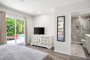 3 bedrooms, desk, iron/ironing board, travel crib