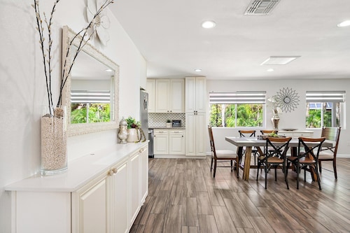 Gilbert Koti, Kävele keskustaan, ravintolat, yöelämä 10+ sijainti!